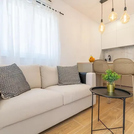 Zora * Μακάρσκα