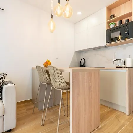 Zora * Μακάρσκα