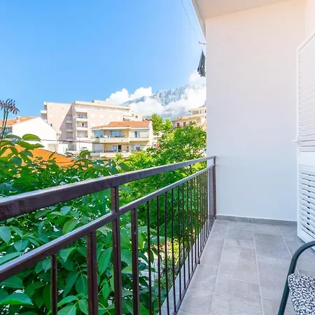 Zora * Μακάρσκα