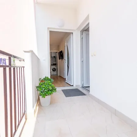 Zora Μακάρσκα