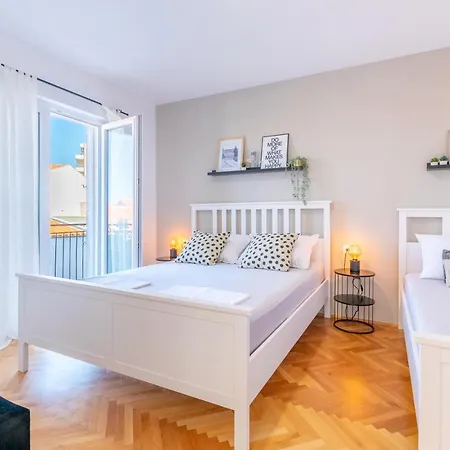 Zora Apartment