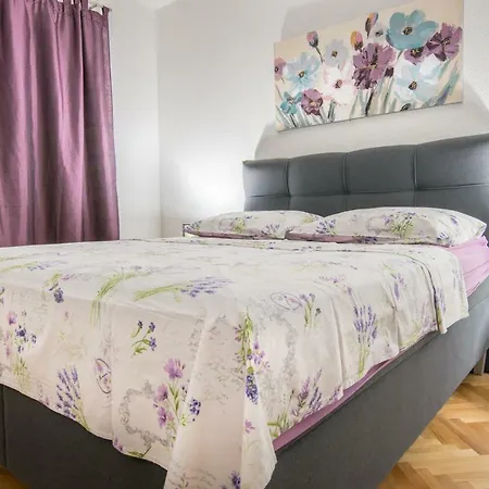 Zora Apartment