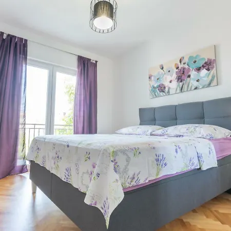 Apartment Zora *