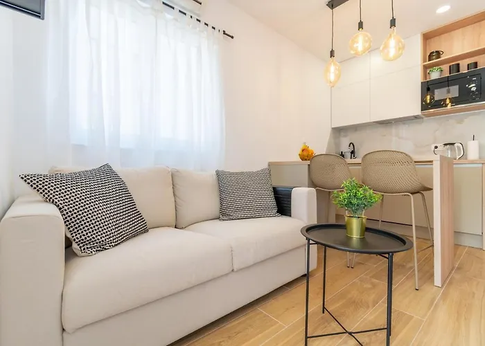 Zora * מאקרסקה