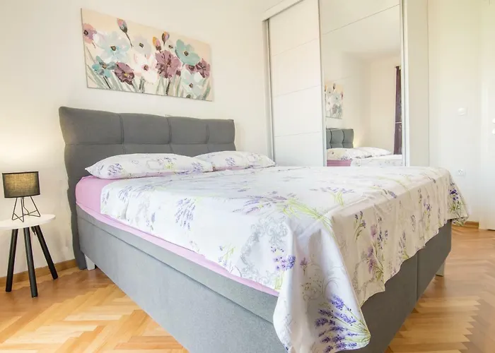 Zora * מאקרסקה